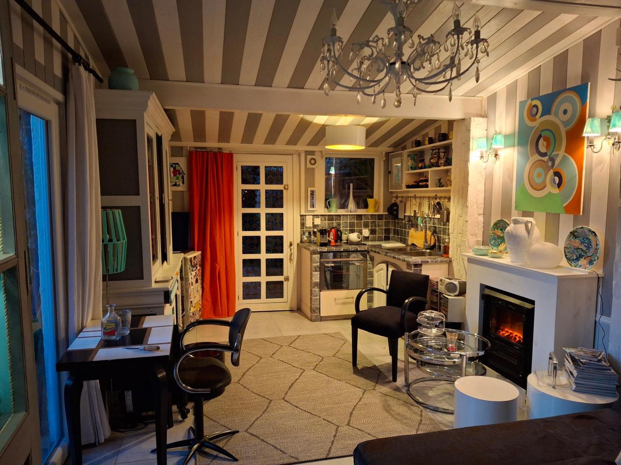 Maison Et Terrasse Dans Le Jardin Du Chateau De Gaillard Marseille